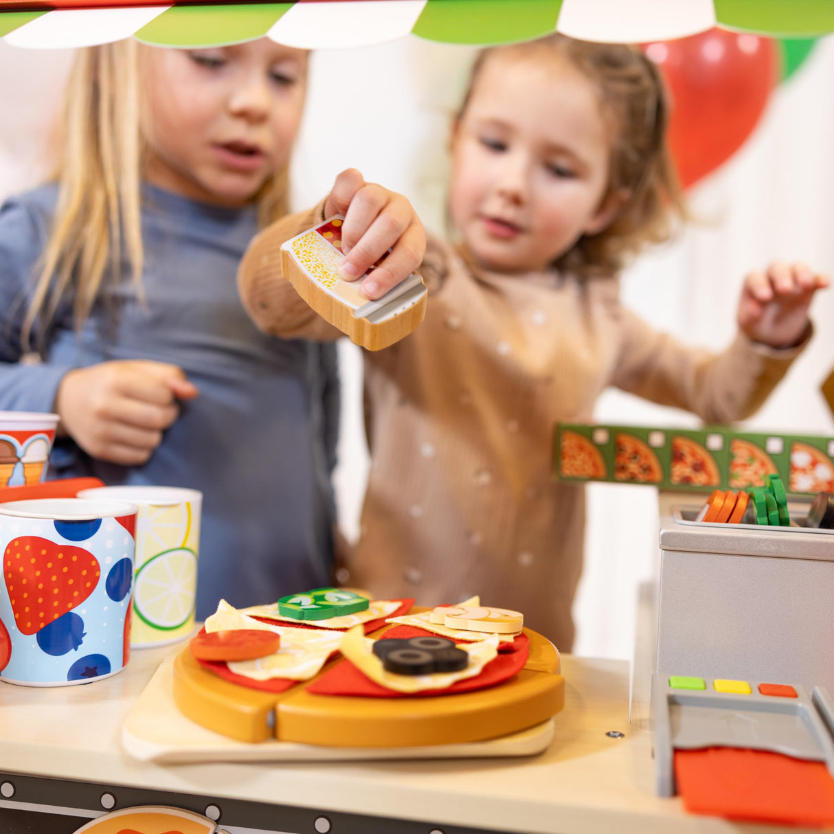 Melissa & Doug - Centro de Actividades con camioneta de Pizza de Madera, con Alimentos de Juguete, para niños y niñas de a Partir de 3 años