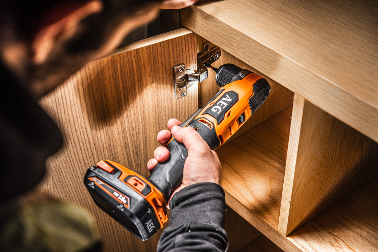 AEG - Taladro atornillador angular SUBCOMPACT 18V BRUSHLESS, 42 Nm, 500 a 1900 rpm, cabezal de retorno de ángulo, mandril de 10 mm, sin bate. ni cargador, de cartón