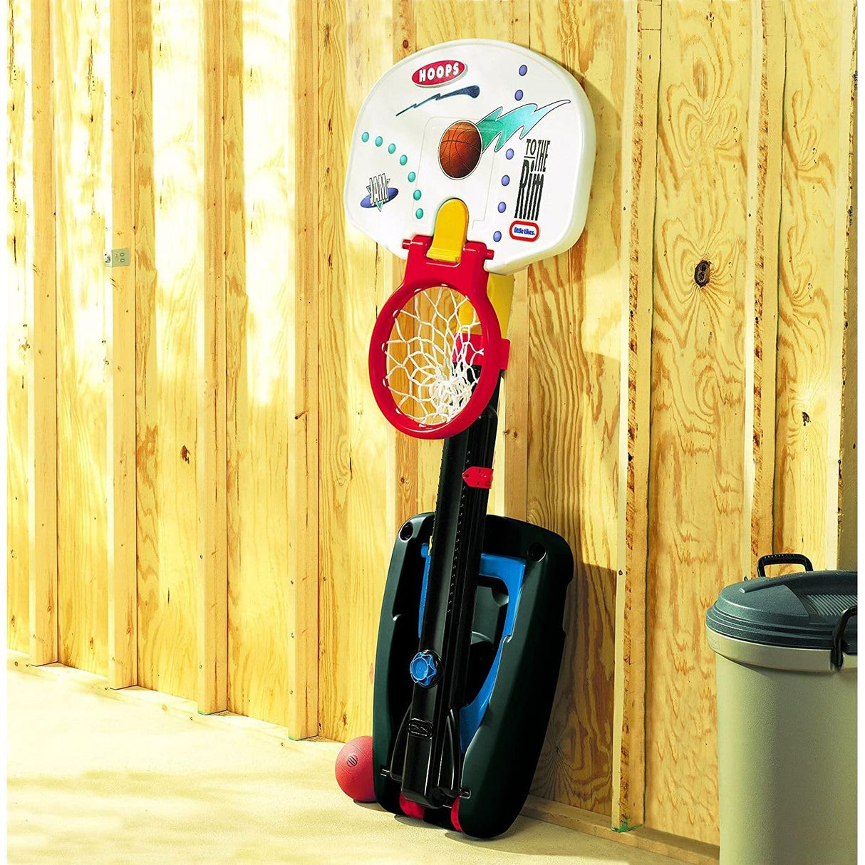 Little Tikes Easy Store Juego de baloncesto, Diversión al aire libre, Altura ajustable, Juego activo, Incluye un balón, Edad de 12 meses a 6 años y más