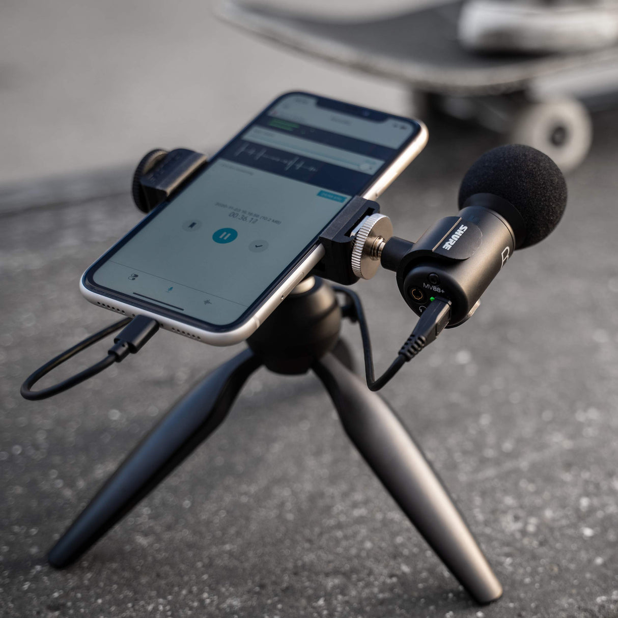 Shure MV88+ Micrófono de Condensador Kit de vídeo estéreo Digital para Apple y Android, con Cable, con trípode Manfrotto PIXI, Abrazadera para teléfono, Soporte y Cables iOS y USB-C