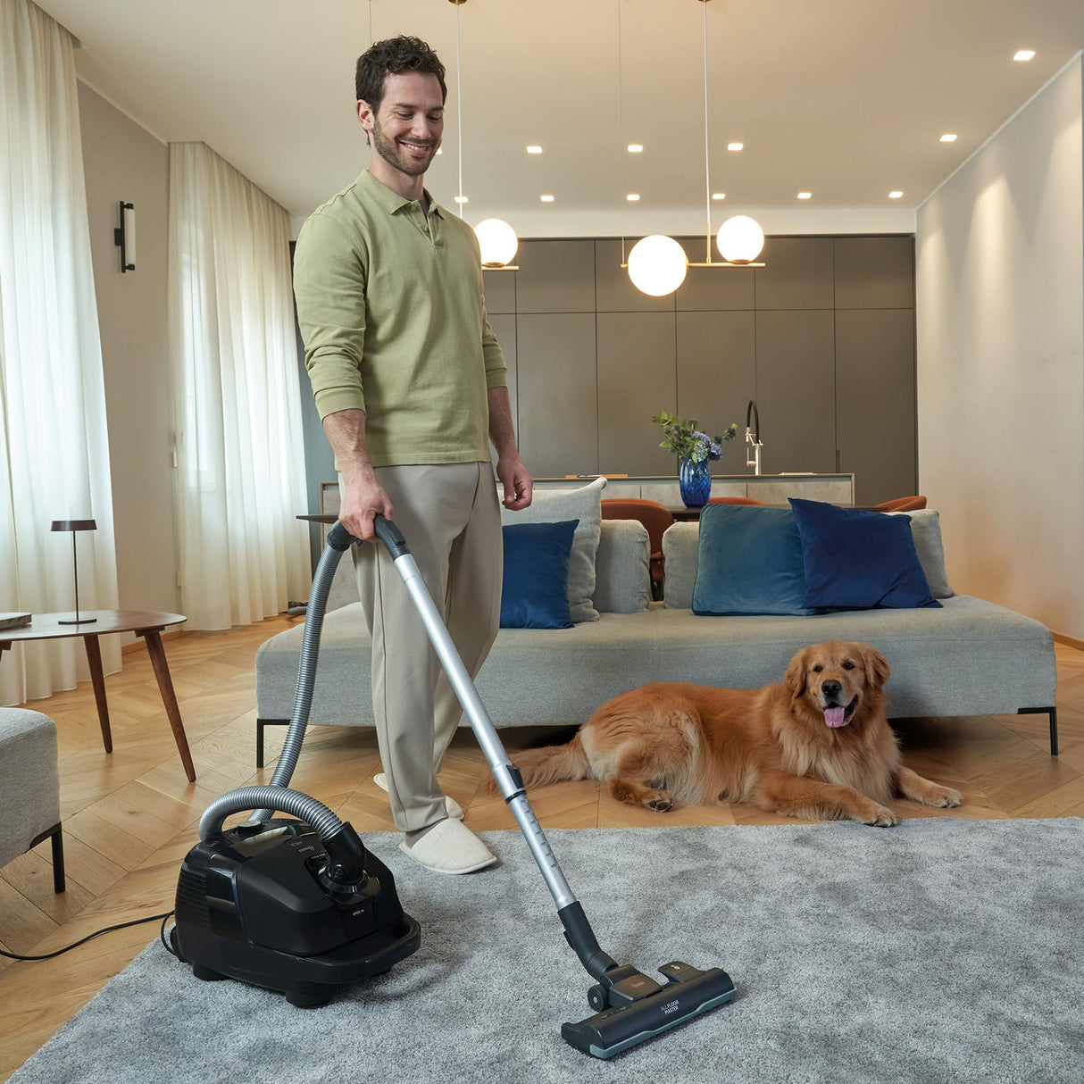 Hoover HE2 - Aspiradora con Bolsa compacta y Potente - para Suelos Duros y alfombras - Trineo con Cable - Filtro EPA - Bolsa 3,5L - Accesorios Integrados - Radio de acción 10 m - 850W [HE2Z10A]