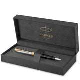 PARKER Sonnet Bolígrafo | Premium metal y lacado brillo negro con acabado chapado en oro | Punta mediana con recarga de tinta negra | Caja de regalo
