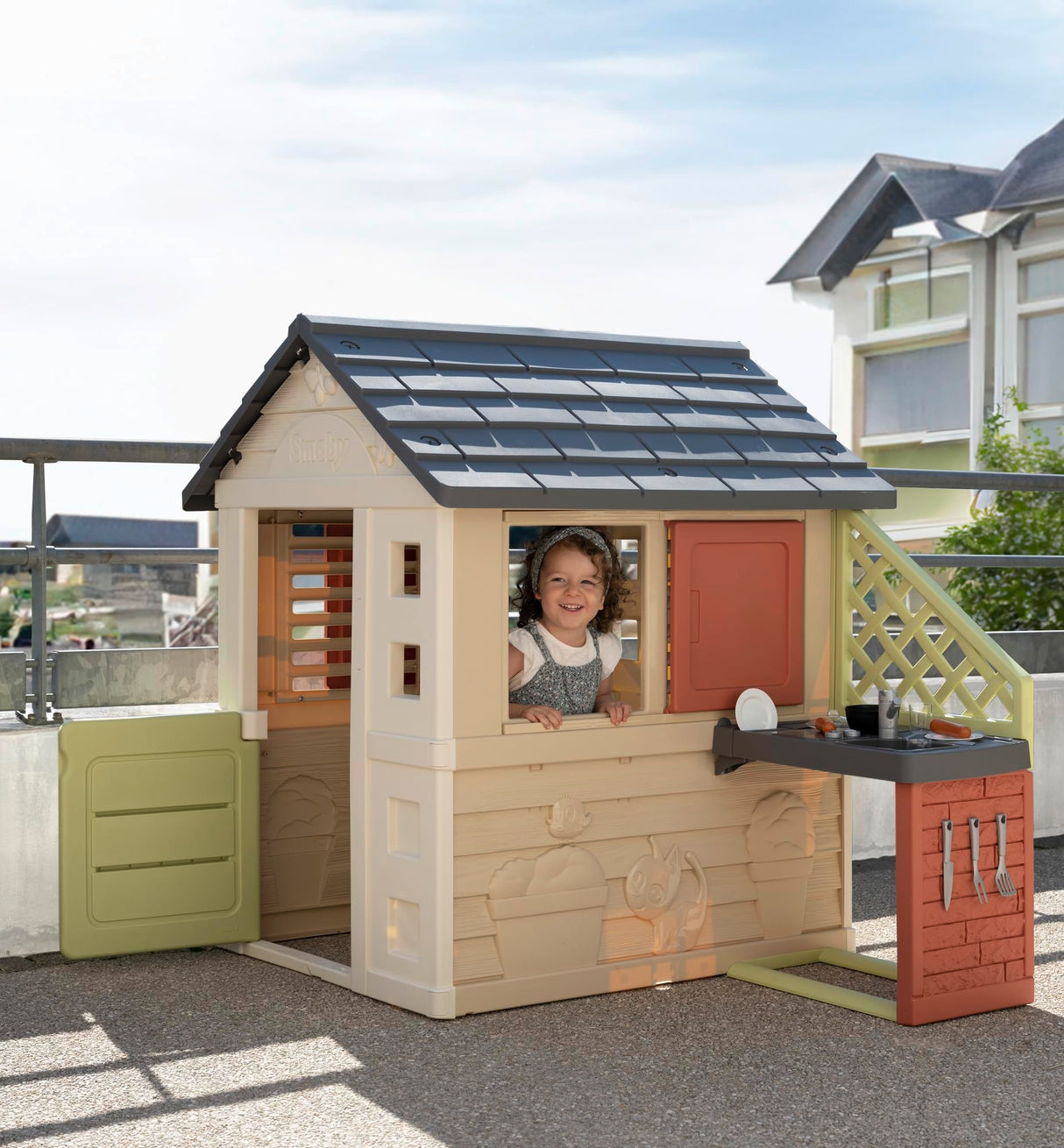 Smoby Life Casa Nature con Cocina de Juguete - Casita Infantil Interior y Exterior - Material Reciclado UV Resistente - A Partir 2 años - Cocina y Accesorios Incluidos - (7600810739)