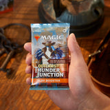 Caja de sobres de juego de Forajidos de Cruce de Truenos, de Magic: The Gathering - 36 sobres (504 cartas de Magic) (Version Anglaise)
