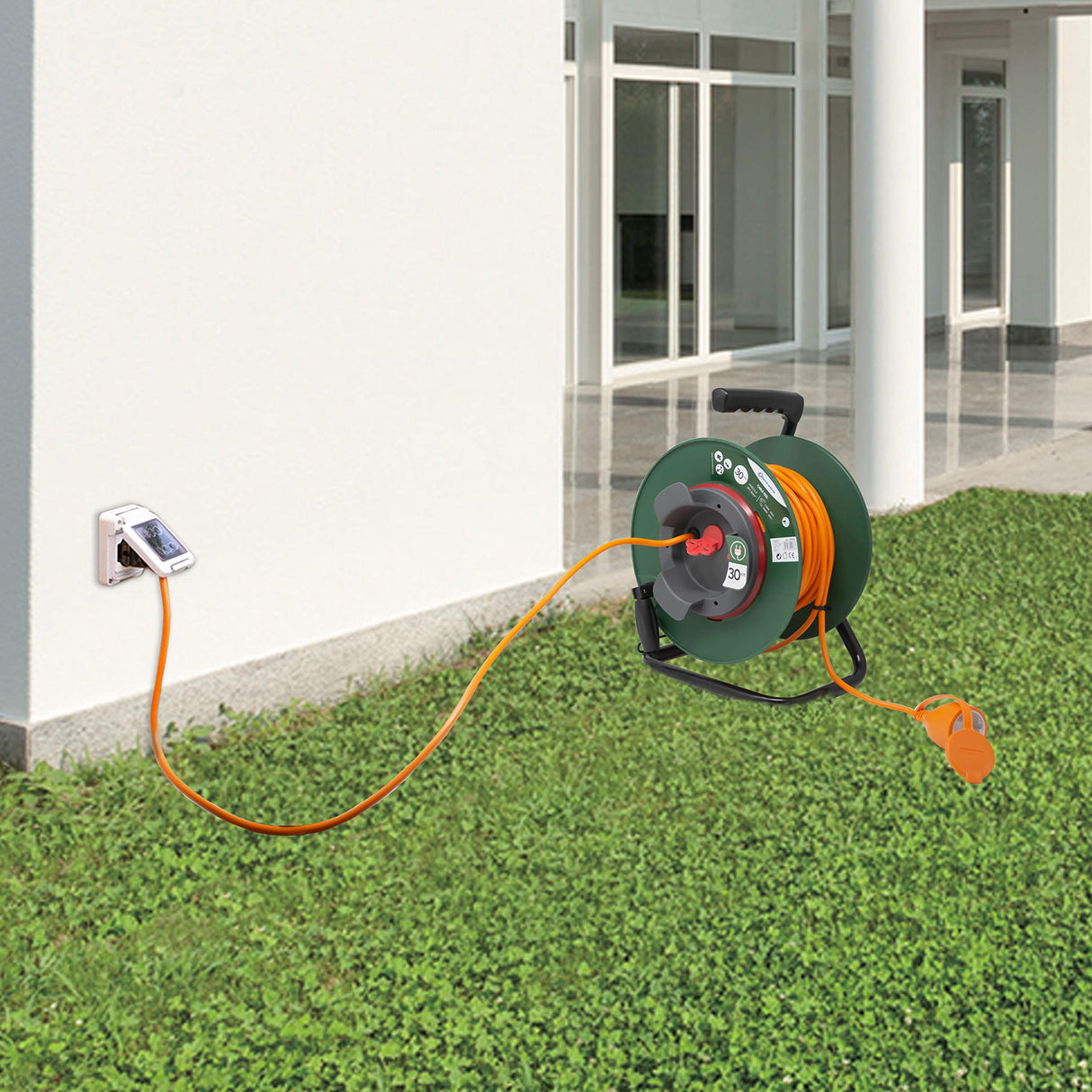Electraline 49236 Alargador de jardín con enrollacables 30 Mt, enchufe y toma Europea 2 polos, apto para Electrodomésticos de jardinería, con protección y Platin Fix, sección Cable 2x1,5 mm2