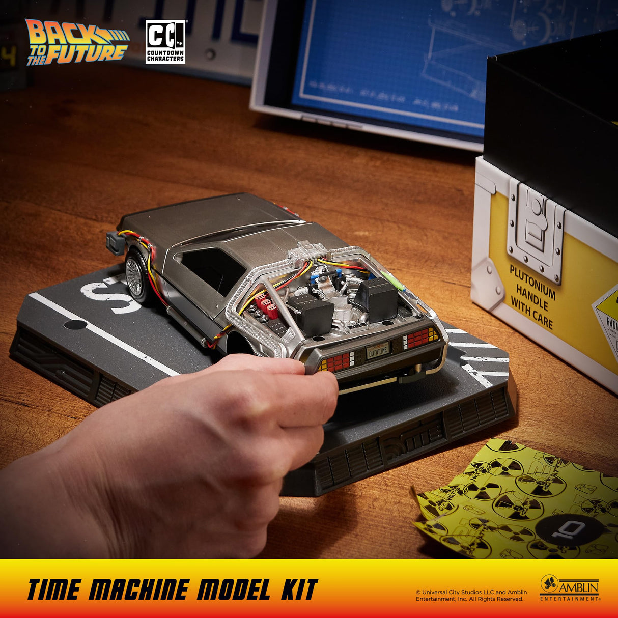 CC Countdown Characters 2024 Calendario de Adviento Armable Twin Pines Mall Delorean Time Machine – Estatua Coleccionable Oficial de Back to The Future