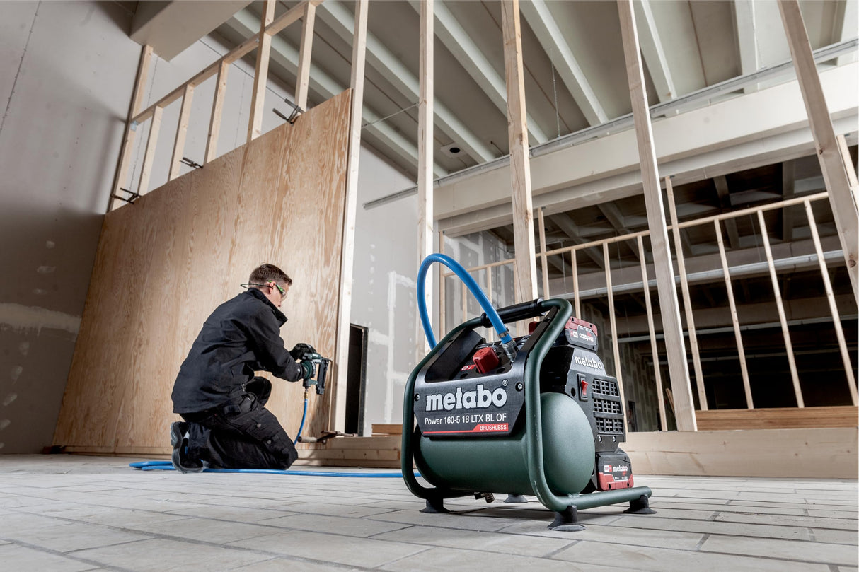 Metabo Compresor sin aceite a batería 18V - Portátil y compacto, 8 bar, 5L, motor Brushless, ideal interiores