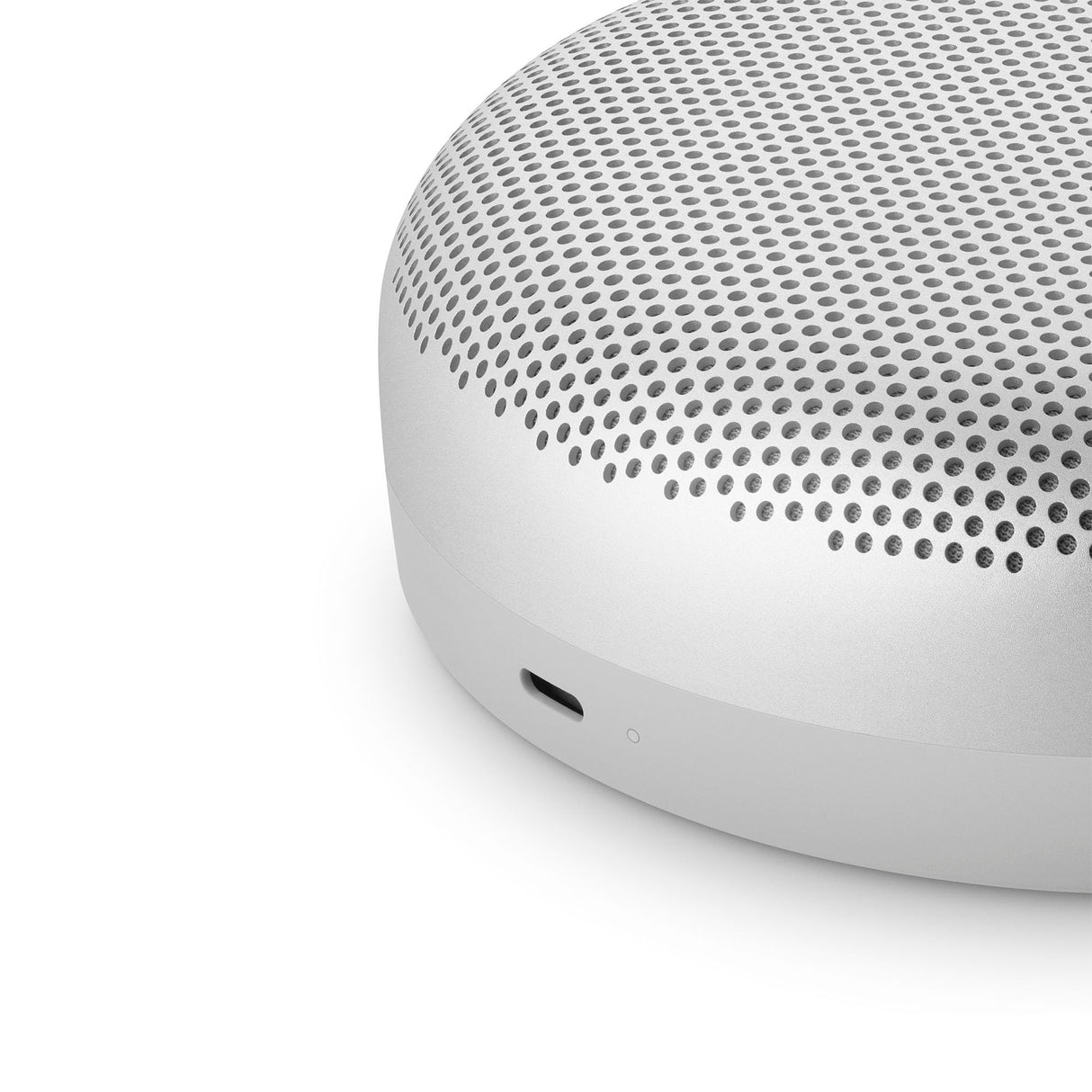 Bang & Olufsen Beosound A1 (3ª Generación) Altavoz Bluetooth Portátil Impermeable con 3 Micrófonos, Certificado C2C - Natural Aluminium
