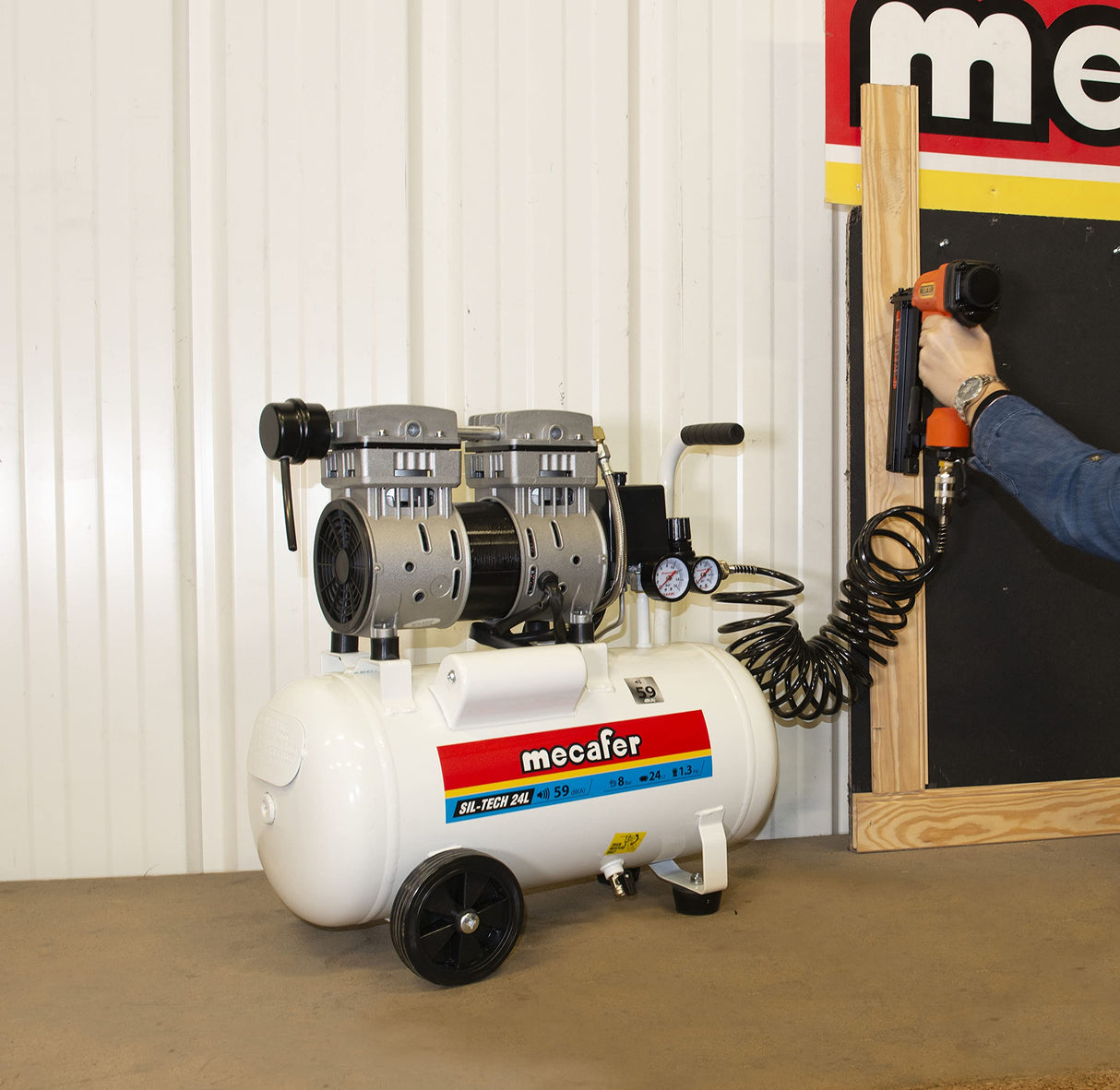 Mecafer 425523 - Compresor silencioso (24 L, 1,3 HP, 8 bar