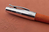 Faber-Castell 148201 - Pluma estilográfica e-motion, con cuerpo en madera de peral, color marrón coñac, plumín de acero inoxidable, trazo F