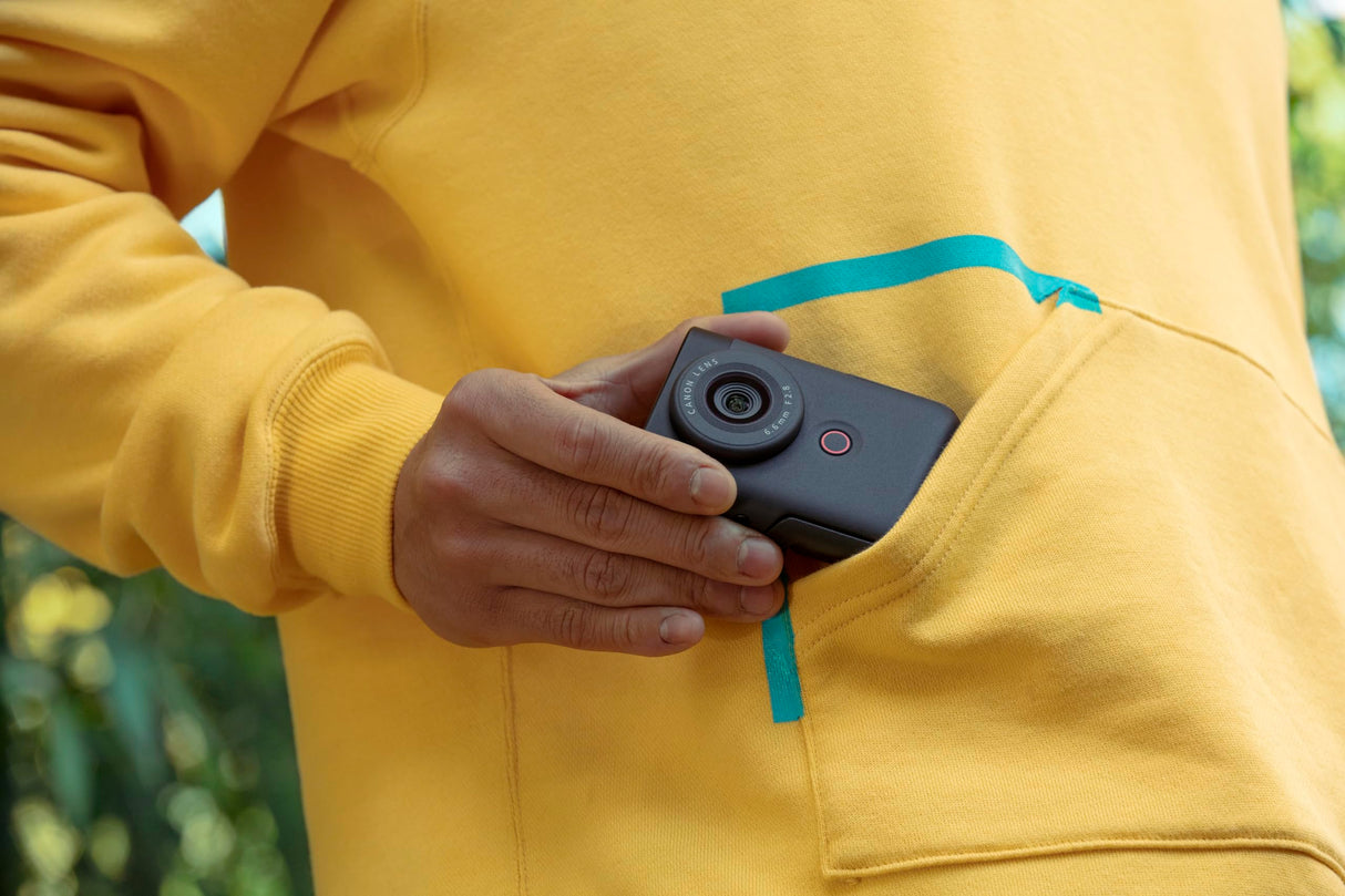 Canon Powershot V10 Vlogging Kit + Accesorios, Cámara Vlogging y Streaming, Sensor 1" 20,9 MP, Vídeo 4K, Objetivo 19mm, Conectividad WiFi, Bluetooth y USB-C, Pantalla Táctil Ángulo Variable, Negro