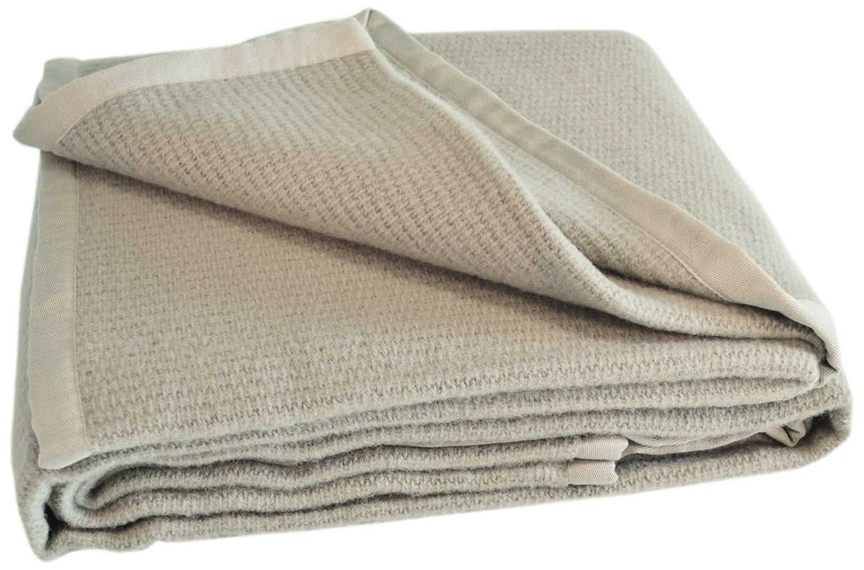 Toison d'Or Asteria Protectora Lambswool Cordel 240 x 260 cm