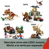 LEGO Jurassic World Misión de Seguimiento: Raptor y Titanosaurus - Dinosaurios de Juguete con 3 Minifiguras, Coche Todoterreno, Dron y Moto - Regalo para Niños y Niñas de 7+ Años 76973