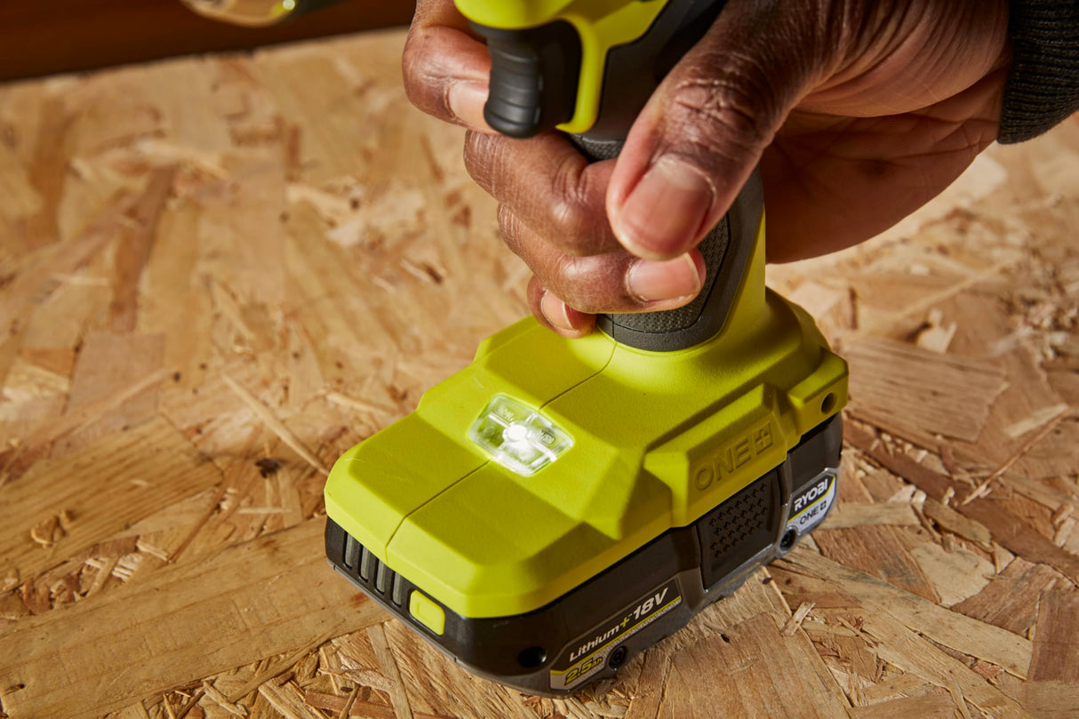 RYOBI ONE+ 18V Taladro percutor sin escobillas – 54 Nm, mandril 13 mm, 2 velocidades (0–450/0–1.700 rpm), 24 posiciones de par – Incluye baterías 2,0 Ah + 4,0 Ah y cargador