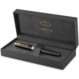 Parker Sonnet - Pluma estilográfica (lacada en negro, con adorno dorado y plumín de punto fino, en estuche)