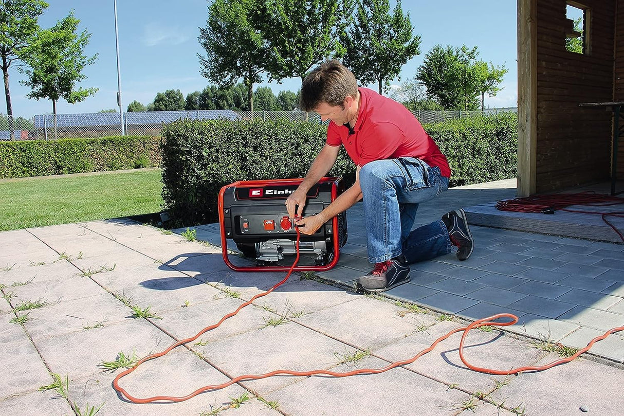 Generador (gasolina) TC-PG 25/E5 de Einhell (2.100 W pot. continua, 9,1 A corr. nominal a 230 V, máx. 2.400 W, motor 4 tiempos bajas emisiones, 2 tomas 230 V incl. voltímetro, depósito gasolina 15 l)