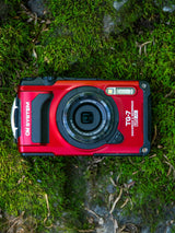 OM System Tough TG-7 Cámara subacuática roja, Impermeable, a Prueba de congelación, Alta resolución Brillante, Video 4K 44x Macro Disparo