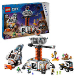 LEGO City Base Espacial y Plataforma de Lanzamiento, Juego de Exploración Planetaria, Regalo para Niños y Niñas de 8 Años o Más, 6 Minifiguras, Robot de Juguete y 2 Figuras de Acción de Aliens 60434