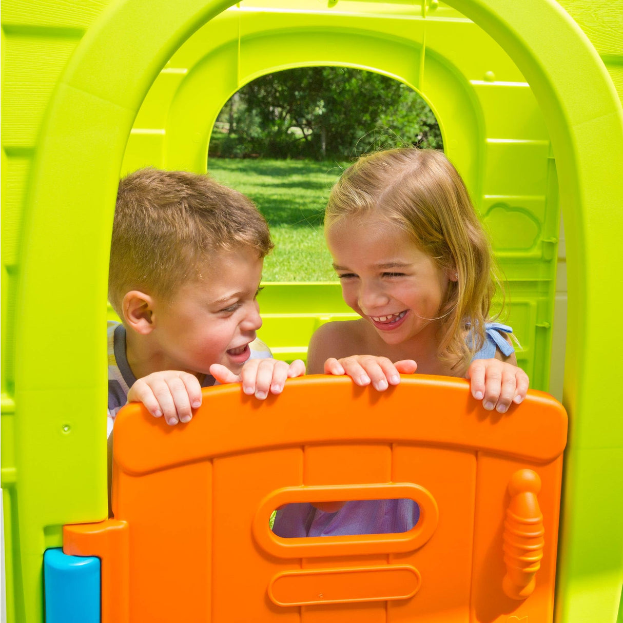 FEBER - Fantasy House Casita Infantil de Juegos, con Puerta Abatible, para Jugar al Aire Libre o en Casa, Resistente y de Fácil Montaje, para Niños de 2 a 6 Años, Famosa (FEH17000), Versión Actual