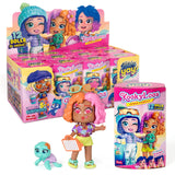 KOOKYLOOS Serie Holiday Yay! – Colección Completa Muñeca Sorpresa Coleccionable con Accesorios de Moda, Ropa, Zapatos y Juguetes con 3 Expresiones Divertidas. Incluye la colección Completa