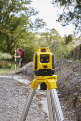 STANLEY Nivel láser Haz rojo 30m, Rotativo con Estuche y Accesorios Completos: Gafas, Objetivo, Detector y Soporte para una Precisión Profesional - Alcance 240 M (diámetro), STHT77616-0