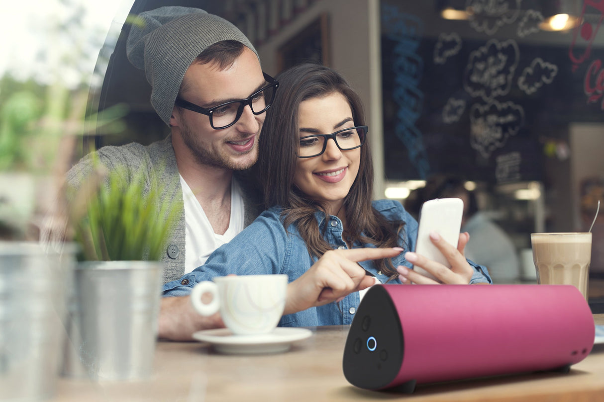 KEF SP3892FD-BUN - Altavoz portátil (Bluetooth, Micro USB, Alcance de 10 Metros, con Funda de Cuero) Color Fucsia