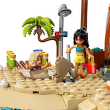 LEGO Friends Hotel de Vacaciones Familiares en la Playa - Juguete con 6 Mini Muñecas, Figuras de Animales (Tortuga y Delfín), Heladería y Accesorios - Regalo para Niñas de 8+ Años 42673