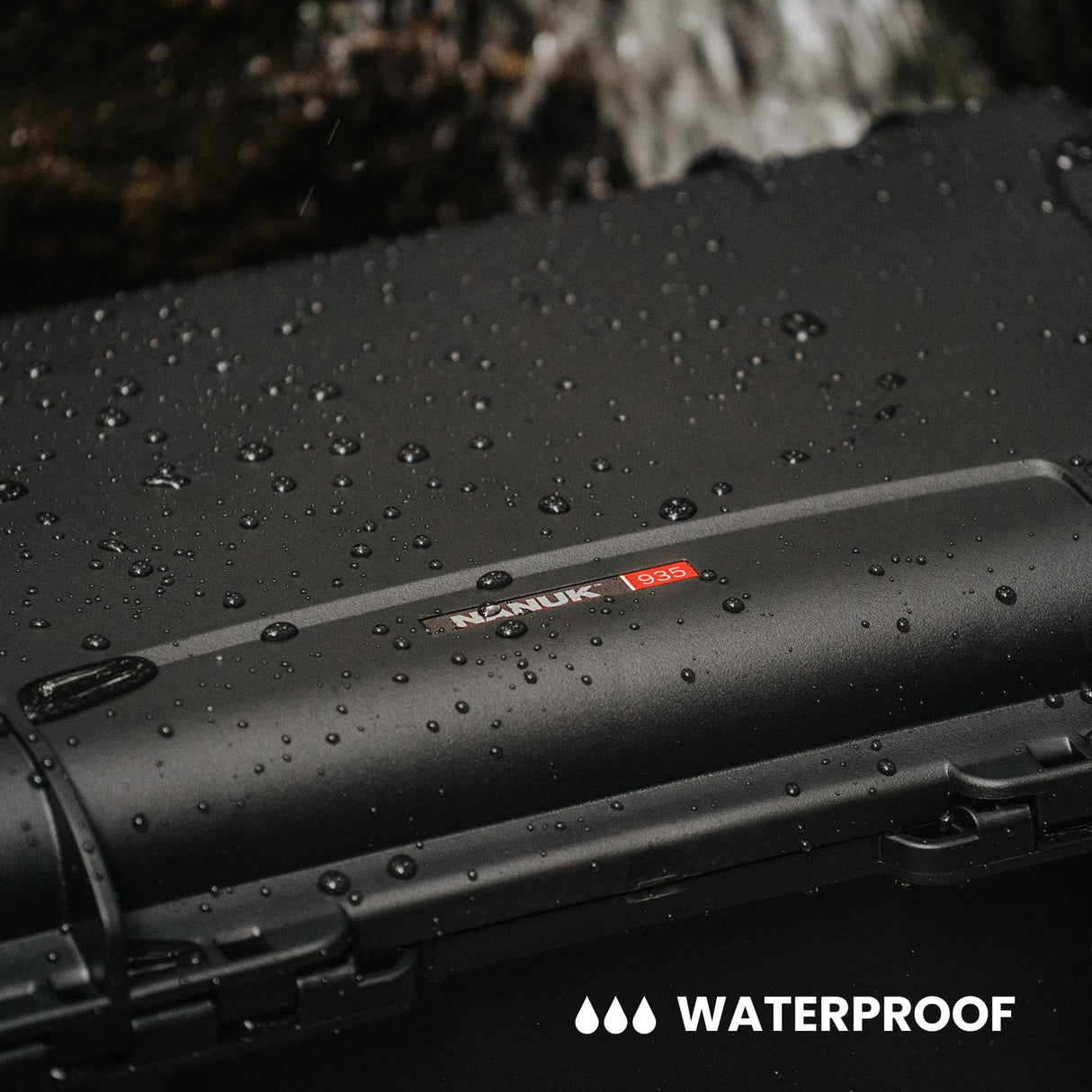 Nanuk 935 - Funda rígida Impermeable con Ruedas y Divisor Acolchado, Color Naranja