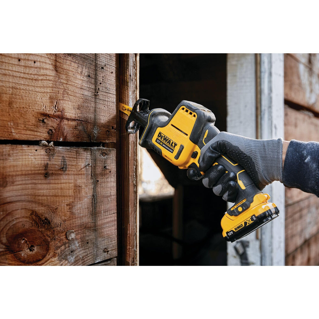 DEWALT DCS312N-XJ - Sierra Sable Compacta sin Escobillas 12V XR , No incluye ni Batería ni Cargador