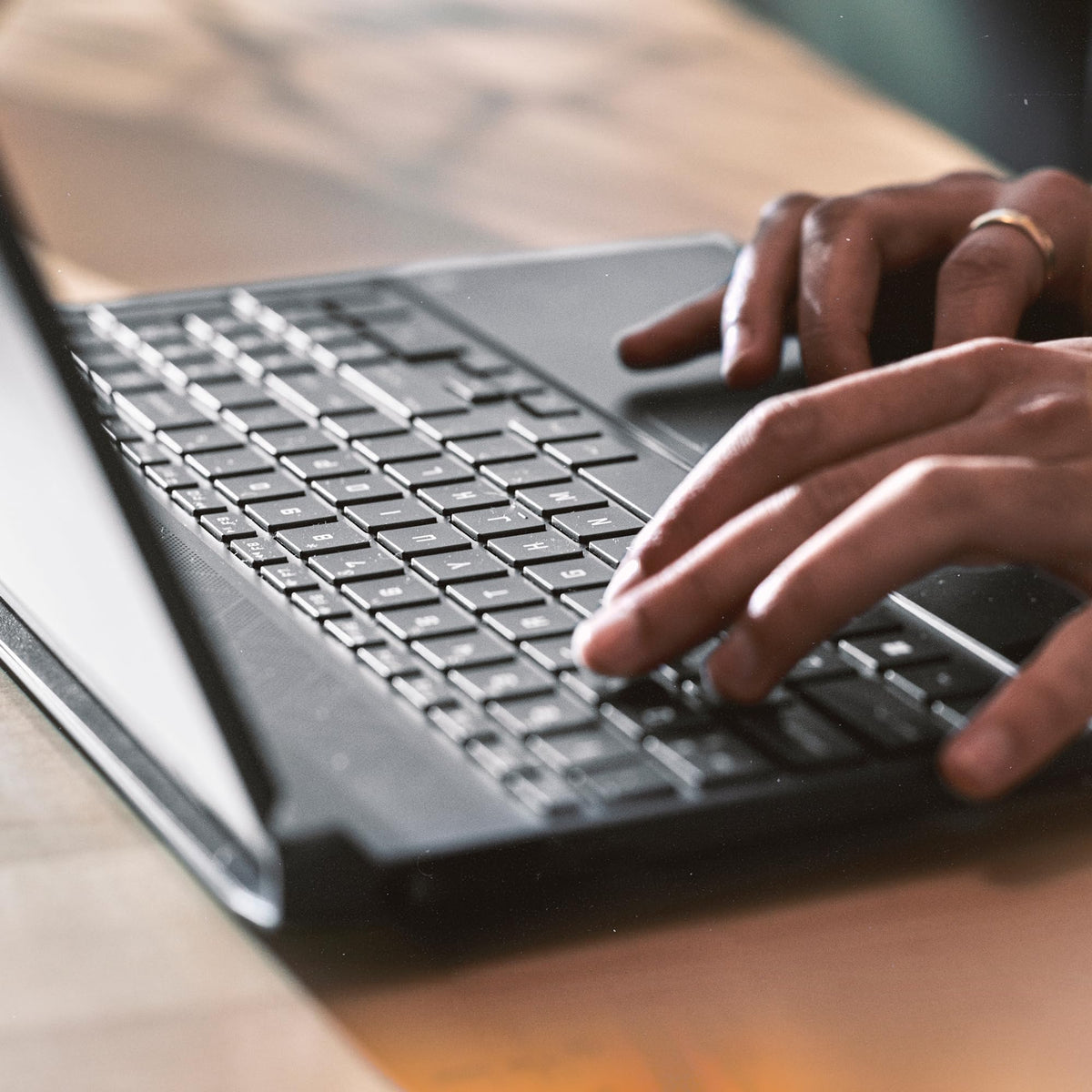 HP Victus 15-fa1016ns - Ordenador portátil Gaming de 15.6" Full HD (Intel Core i7-13700H, 16GB RAM, 512GB SSD, NVIDIA GeForce RTX 3050, FreeDOS) Mica Silver- Teclado QWERTY Español