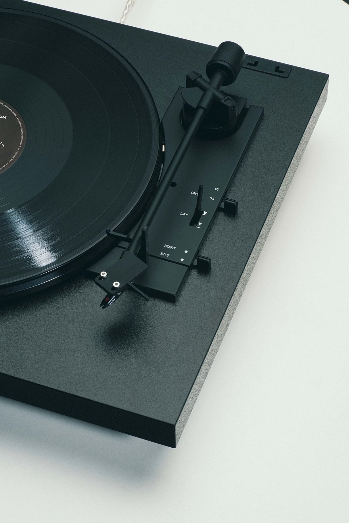 Pro-Ject A1, Tocadiscos Totalmente automático con preamplificador de Fono, conmutación electrónica 33/45 y capsula OM10, Negro