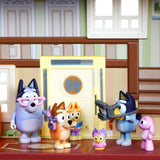 Bluey Ultimate Lights & Sounds Playhouse & Toy Box, a partir de 3 años, Figuras de 2.5-3 Pulgadas, Incluye 29 accesorios, 1 hoja de calcomanías (Moose Toys 17388)