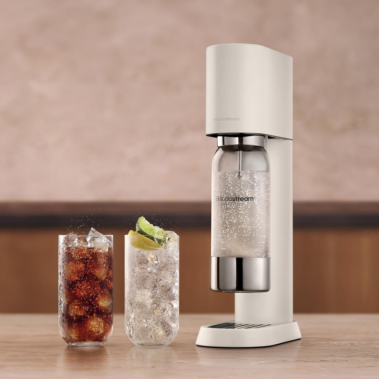 SodaStream ensō - Máquina de agua con gas y soda | Pack 1 botella 1 L compatible con lavavajillas + 1 recarga de gas de 60 L para Clipser | Acabado blanco arena