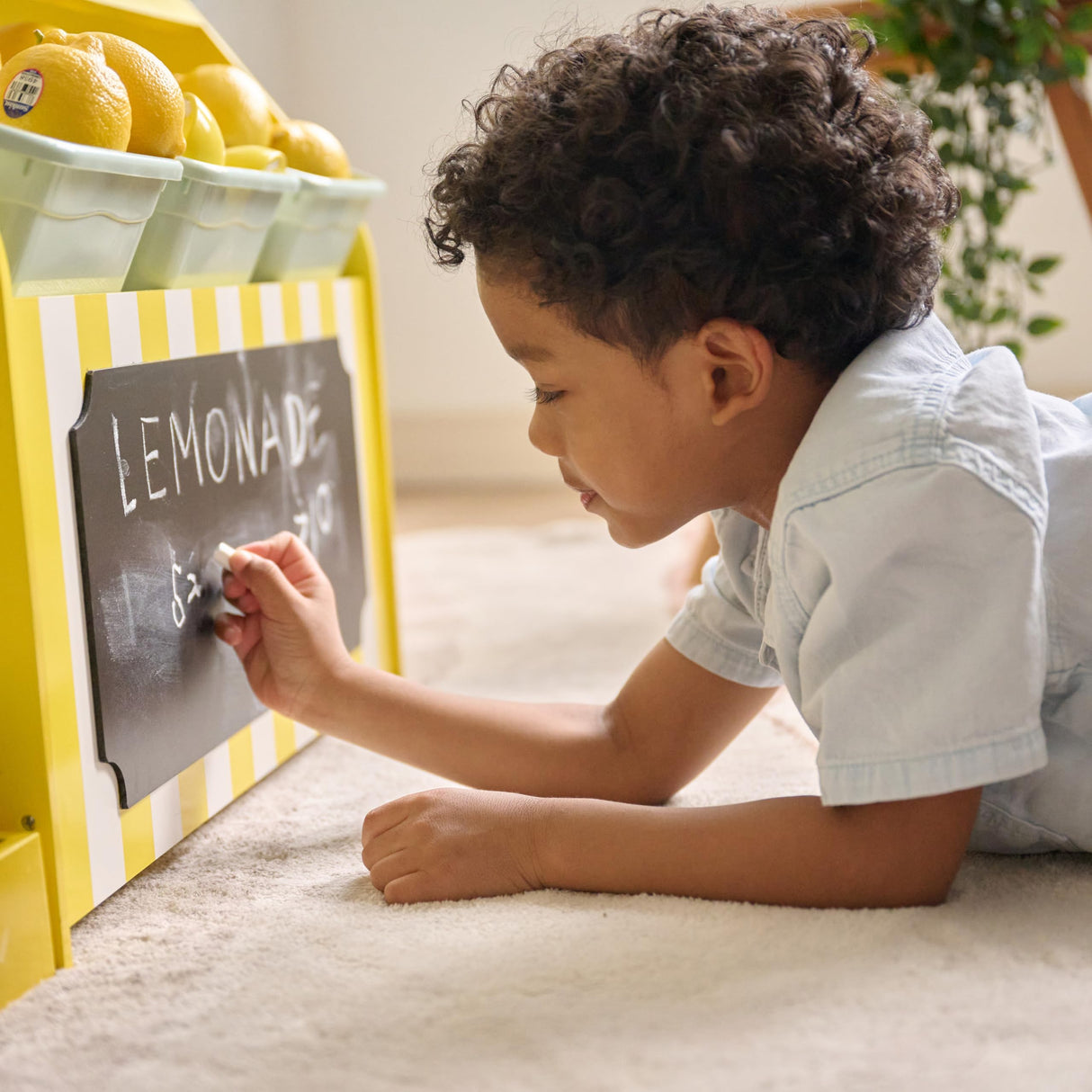 Teamson Kids Puesto de Limonada de Madera Sunny Citrus con 18 Accesorios, exprimidor, Vasos y Juego Educativo de rol para niños