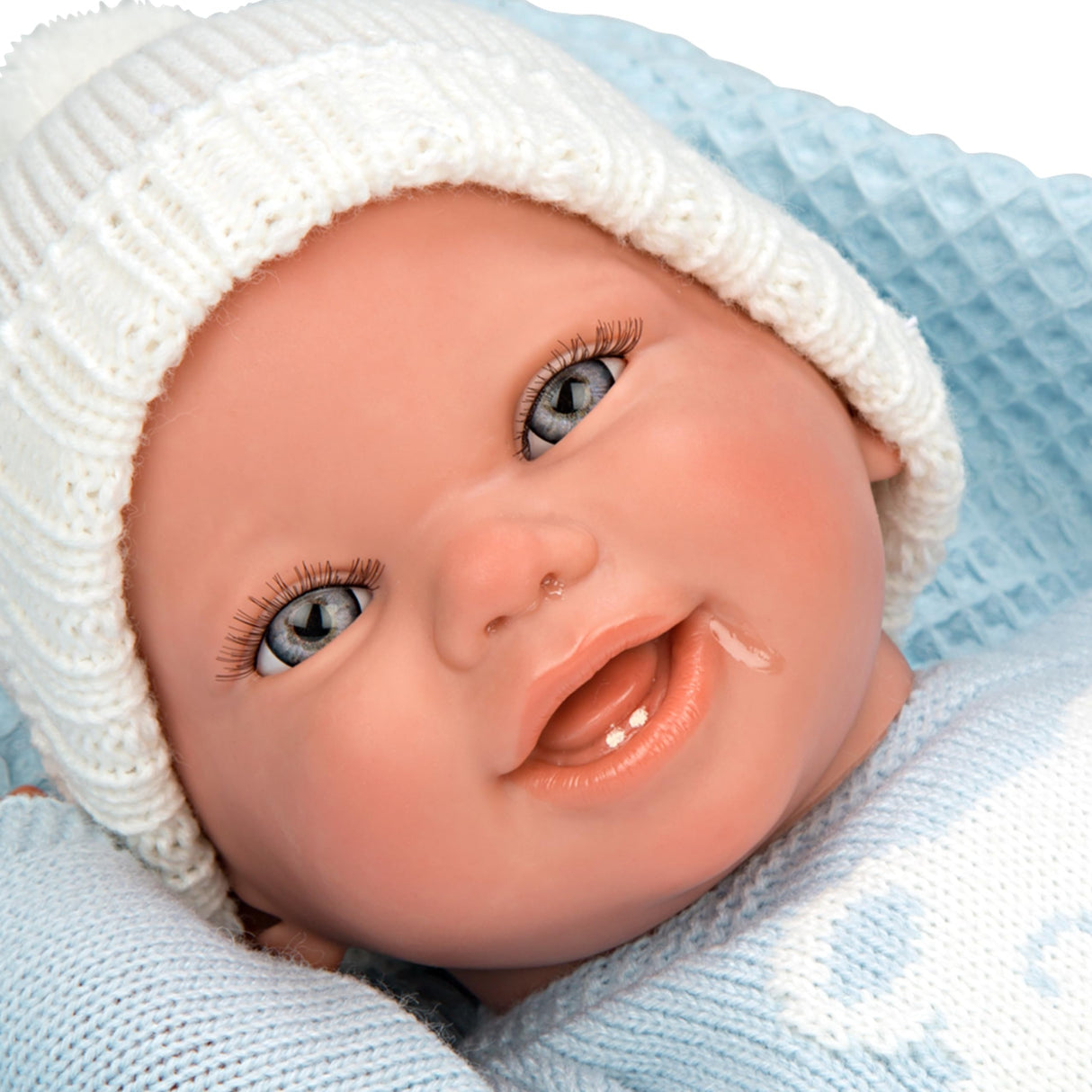 ARIAS - Muñeco Reborn Paulo de 40 cm, con ropita Azul a Rayas y Manta a Juego, bebé recién Nacido con Cuerpo de Vinyl, Accesorios Chupete y chupetero, Juguete para niños Desde +3 años (ARI98148)