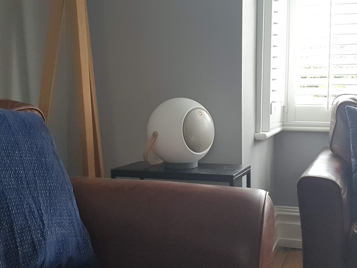 Altavoz Bluetooth UB+ Eupho E2, Peso Ultraligero, hasta 30 Horas de reproducción, TWS (par Dos), Sonido HD, Volumen 95 BD, audo Claro y Graves Profundos E2 - Juego de Patas Cortas Blanco Mate.