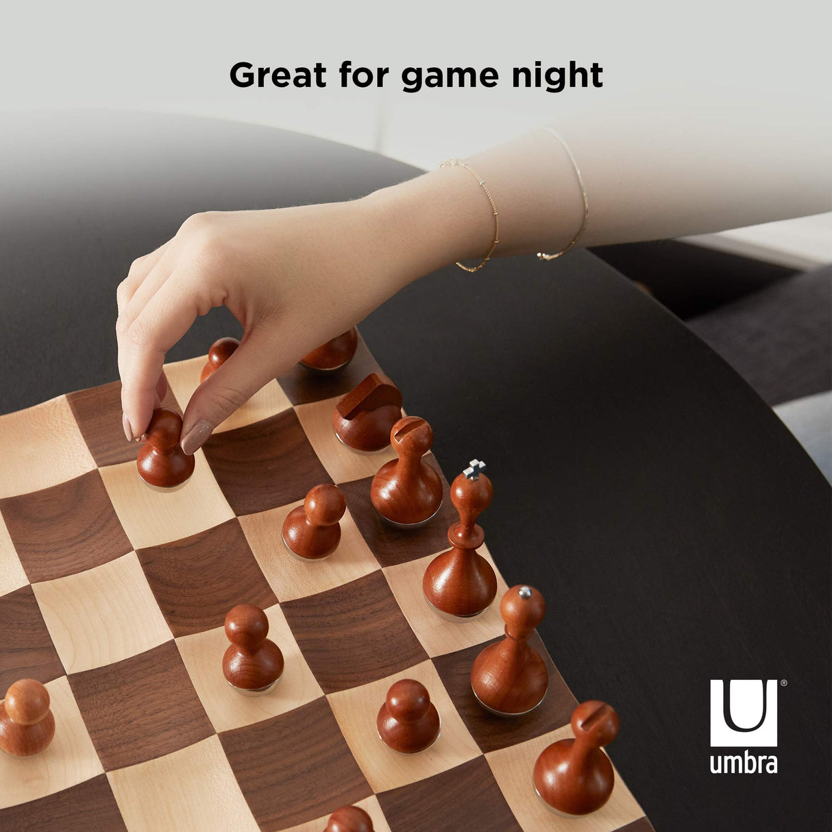 Umbra Wobble Juego de ajedrez de madera, Nogal