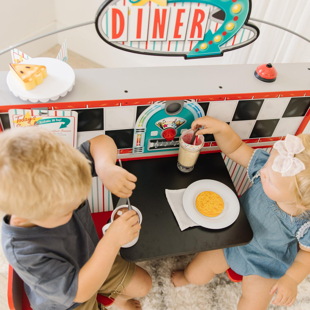 Melissa & Doug, Comedor Star Diner Restaurant