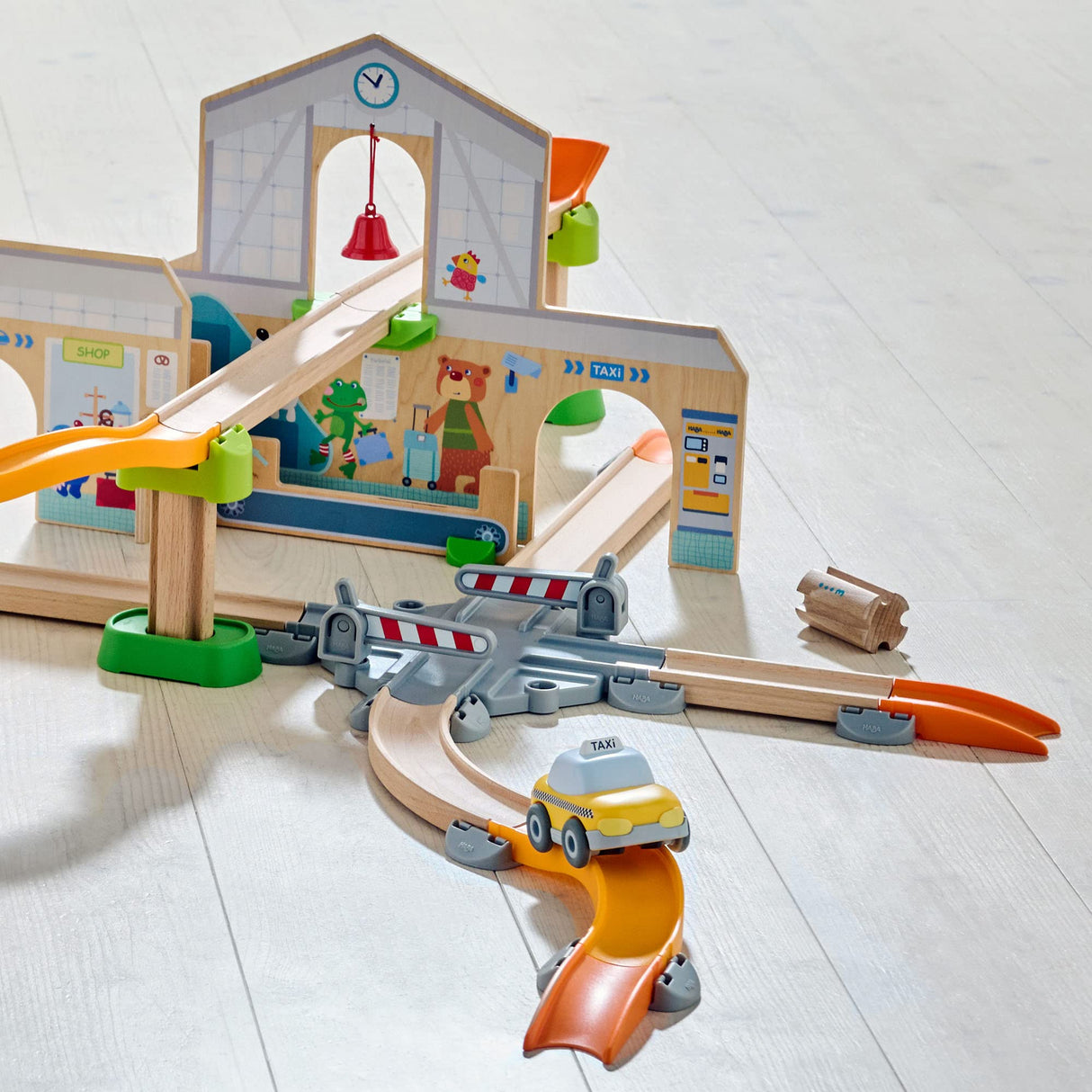 HABA 306745 Kullerbü – Spielbahn Bahnhof, Primera Pista de Bolas a Partir de 2 años, Multicolor