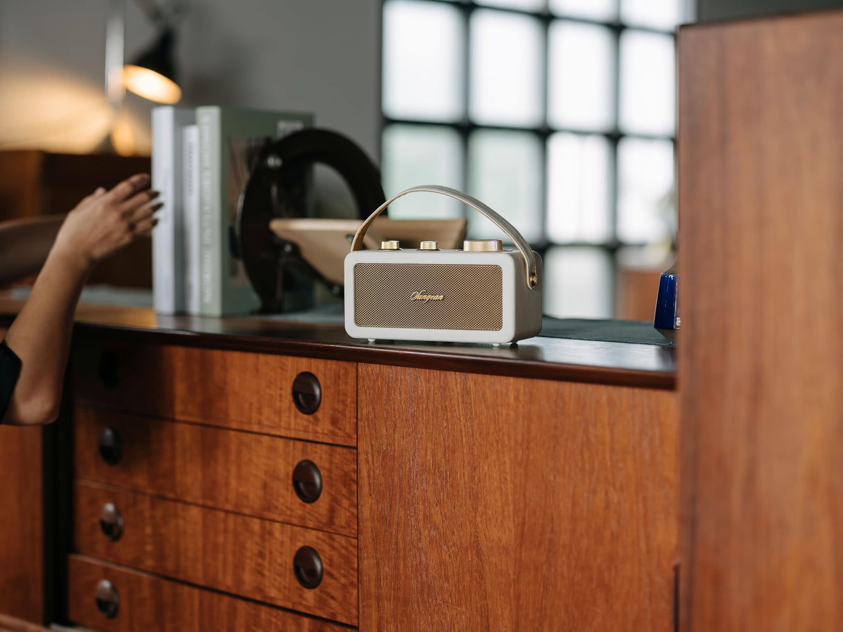 SANGEAN RA-101 Ivory Gold.Altavoz portátil con diseño Retro de Madera y Piel sintética. Bluetooth 5.0. Autonomía 19 Horas con una Carga Completa. AUX-in para Fuentes de Audio externas.