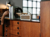 SANGEAN RA-101 Ivory Gold.Altavoz portátil con diseño Retro de Madera y Piel sintética. Bluetooth 5.0. Autonomía 19 Horas con una Carga Completa. AUX-in para Fuentes de Audio externas.