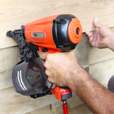 TACWISE FCN55V Clavadora Neumática de Bobina, Utiliza Clavos en Bobina Plana y Cónica de 25 a 57 mm