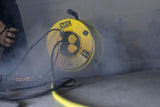 Stak REELPRO-FR-40 - Enrollador eléctrico profesional, tambor fijo, resistente al agua IP44 cable 40 m de goma 3G2,5 mm2 para obras, bricolaje, jardín, 4 enchufes, chasis de acero, color amarillo