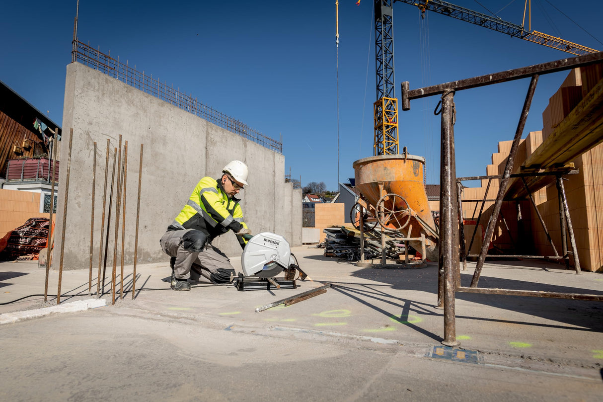 Metabo tronzadora metal CS 22-355 potente y versátil para cortar perfiles, tubos, varillas de acero y metales no ferrosos, cable 4m