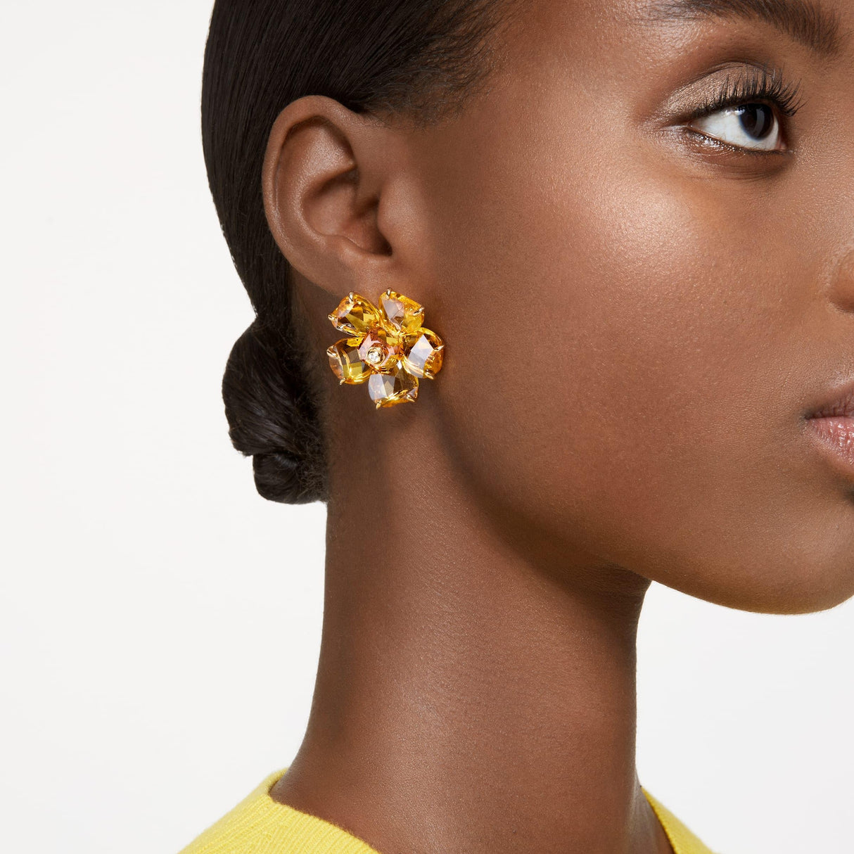 Swarovski Pendientes de Botón Florere, Cristales Amarillo en Forma de Flor, Baño tono oro, de la Colección Florere de Swarovski