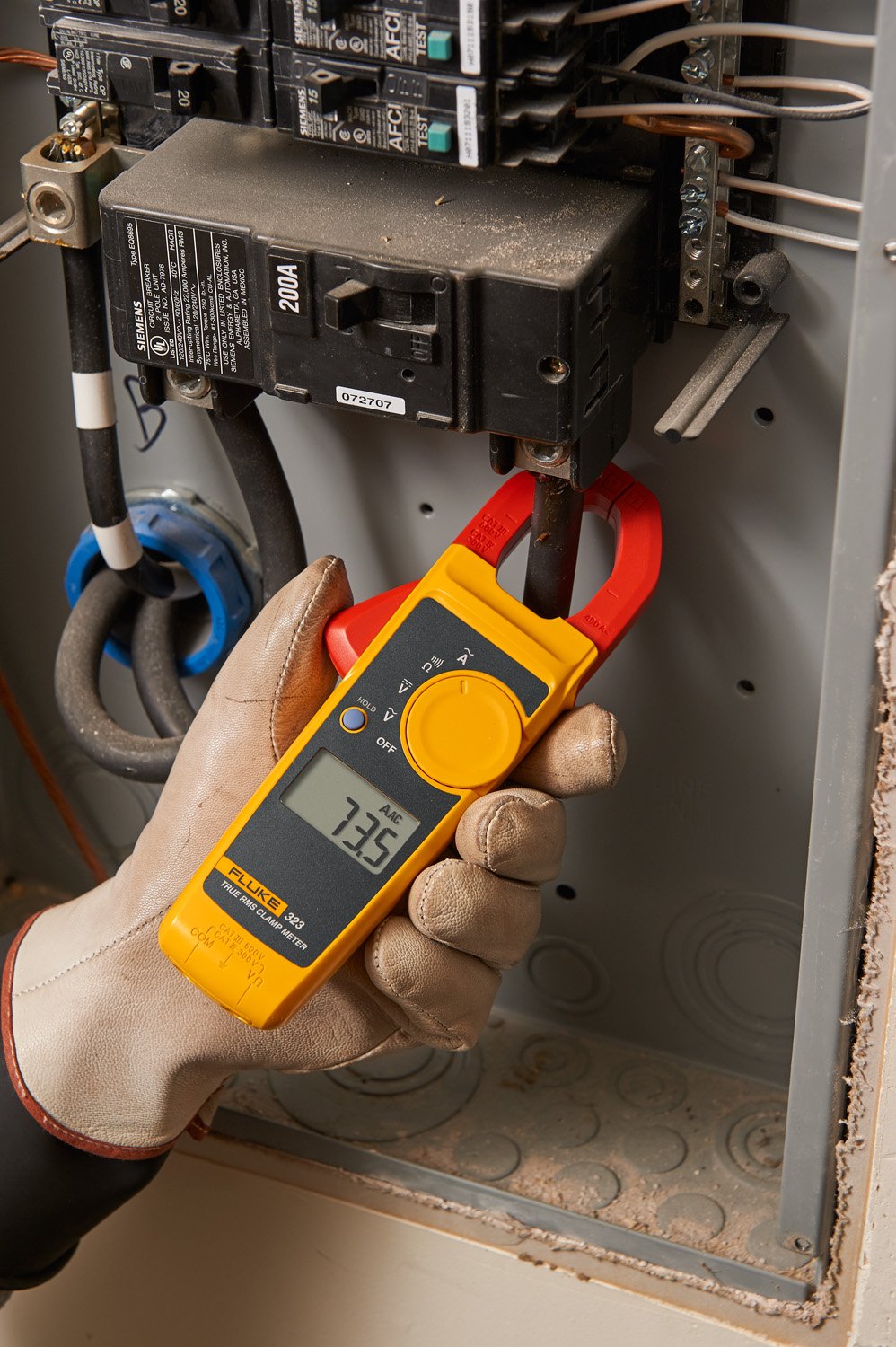 Pinza amperimétrica de verdadero valor eficaz Fluke 323 (TRMS)