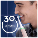 Oral-B iO 6N Cepillo de Dientes Eléctrico con Mango Recargable, 2 Cabezales y Estuche de Viaje, Diseñado por Braun - Gris