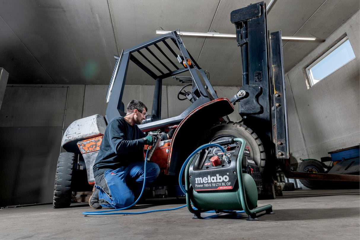 Metabo Compresor sin aceite a batería 18V - Portátil y compacto, 8 bar, 5L, motor Brushless, ideal interiores