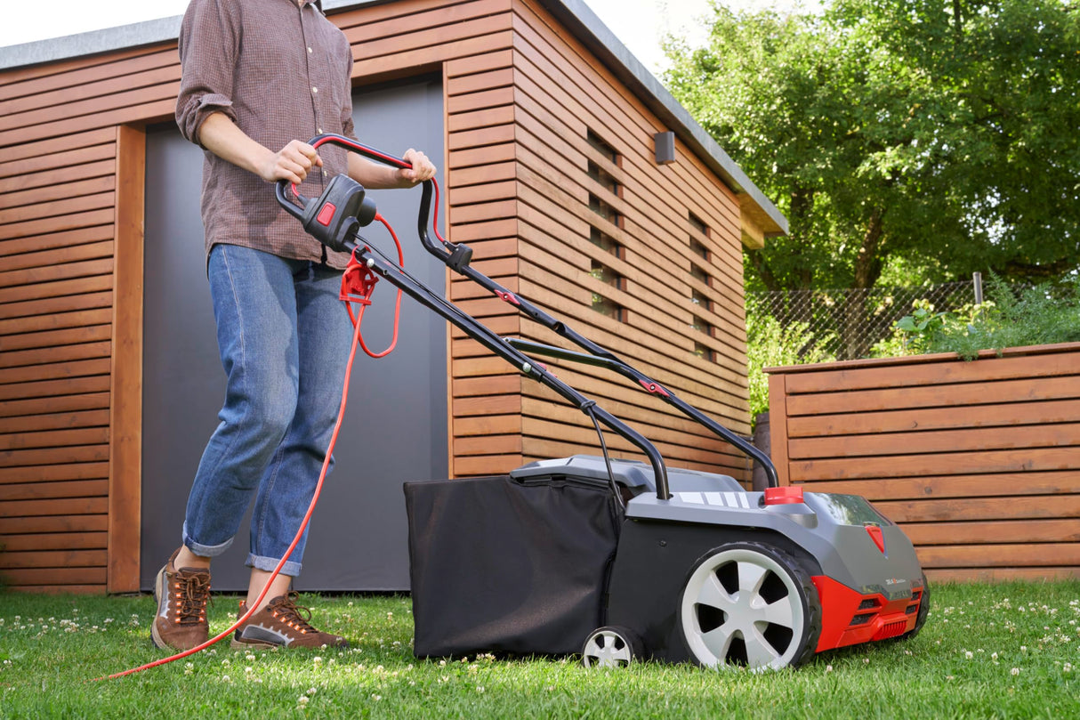 AL-KO Escarificador eléctrico 38.4 E Combi Care, Potencia del Motor de 1400 W, Ancho de Trabajo de 38 cm, Incluye Saco de 55 L, para césped de hasta 800 m²