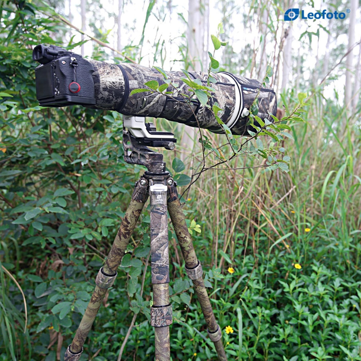 Leofoto - Ranger - Trípode de Carbono con Cabezal oscilante - Ideal para fotografía Deportiva, Naturaleza y Vida Silvestre - LS-365C+PG-1 - Camuflaje Completo